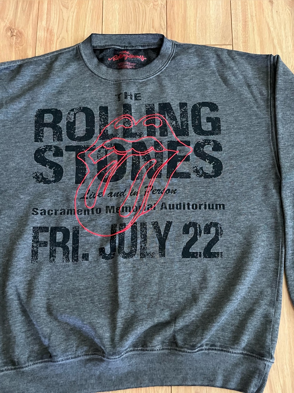 NEW w/o tags Rolling Stones Gray Crewneck Sweatshirt Red Tongue Graphic MEDIUM